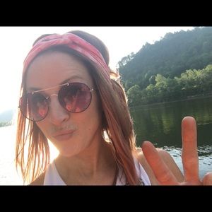 Meet your Posher, Lori